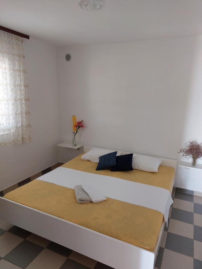Apartments Markulincic Novalja Bagian luar foto